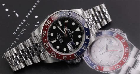 how does a rolex gmt work